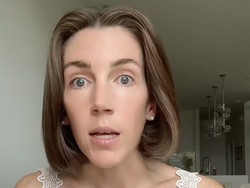 Influencer Dikecam Terapkan 'Princess Treatment', Tak Mau Buka Pintu Sendiri Influencer Dikecam Terapkan 'Princess Treatment', Tak Mau Buka Pintu Sendiri
