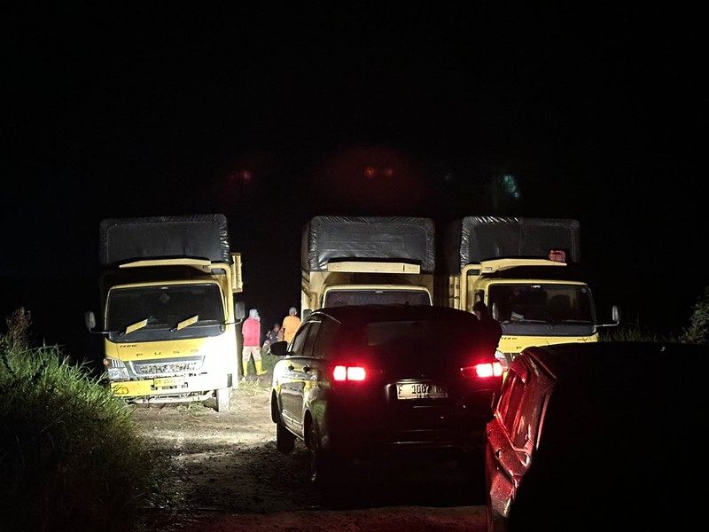 Direktorat Jenderal Bea dan Cukai berhasil menggagalkan upaya penyelundupan ribuan karton rokok ilegal yang diangkut menggunakan dua unit kapal cepat (high speed craft/HSC) di kawasan Sungai Rokan, Pulau Perdamaran, Jumat dini hari (4/7). (Dok Bea Cukai) Direktorat Jenderal Bea dan Cukai berhasil menggagalkan upaya penyelundupan ribuan karton rokok ilegal yang diangkut menggunakan dua unit kapal cepat (high speed craft/HSC) di kawasan Sungai Rokan, Pulau Perdamaran, Jumat dini hari (4/7). (Dok Bea Cukai)