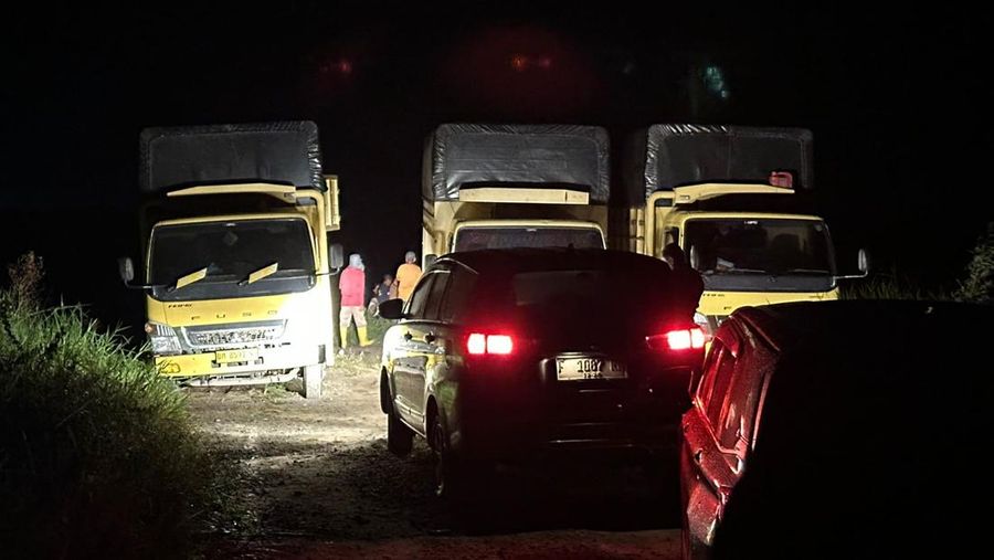 Direktorat Jenderal Bea dan Cukai berhasil menggagalkan upaya penyelundupan ribuan karton rokok ilegal yang diangkut menggunakan dua unit kapal cepat (high speed craft/HSC) di kawasan Sungai Rokan, Pulau Perdamaran, Jumat dini hari (4/7). (Dok Bea Cukai)