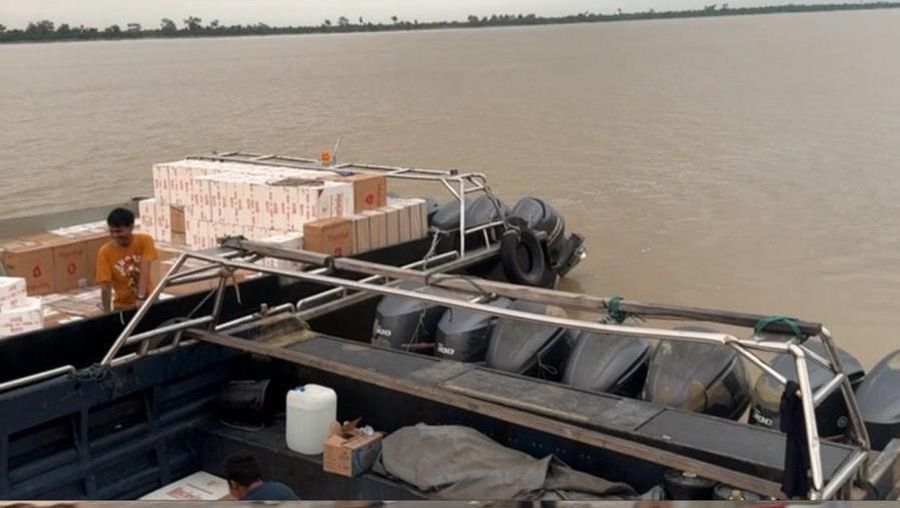 Direktorat Jenderal Bea dan Cukai berhasil menggagalkan upaya penyelundupan ribuan karton rokok ilegal yang diangkut menggunakan dua unit kapal cepat (high speed craft/HSC) di kawasan Sungai Rokan, Pulau Perdamaran, Jumat dini hari (4/7). (Dok Bea Cukai)