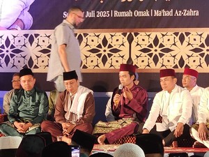 Kapolda Riau Hadiri Akikah Putra UAS, Ikut Gunting Rambut Sadeem