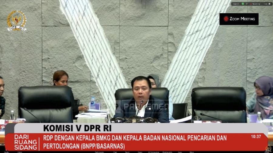 Ketua Komisi V DPR RI Lasarus dalam RDP Dengan Kepala BMKG dan Kepala Basarnas/BNPP