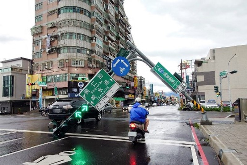 TAIWAN-WEATHER-TYPHOON This picture shows the collapsed archway of Nankunshen Daitian temple and the flooded courtyard in the aftermath of Typhoon Danas in Tainan on July 7, 2025. Typhoon Danas made landfall on the west coast of Taiwan late on July 6, the Central Weather Administration said, dumping torrential rain on the island that triggered flooding and landslides. (Photo by Johnson LIU / AFP)