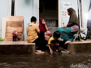 4 RT di Jaksel Terendam Banjir Malam Ini, Tinggi Air Capai 90 Cm