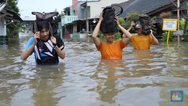 Banjir Rendam Ciledug Sampai 2 Meter, Warga Langsung Dievakuasi