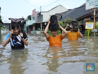 Banjir Rendam Ciledug Sampai 2 Meter, Warga Langsung Dievakuasi