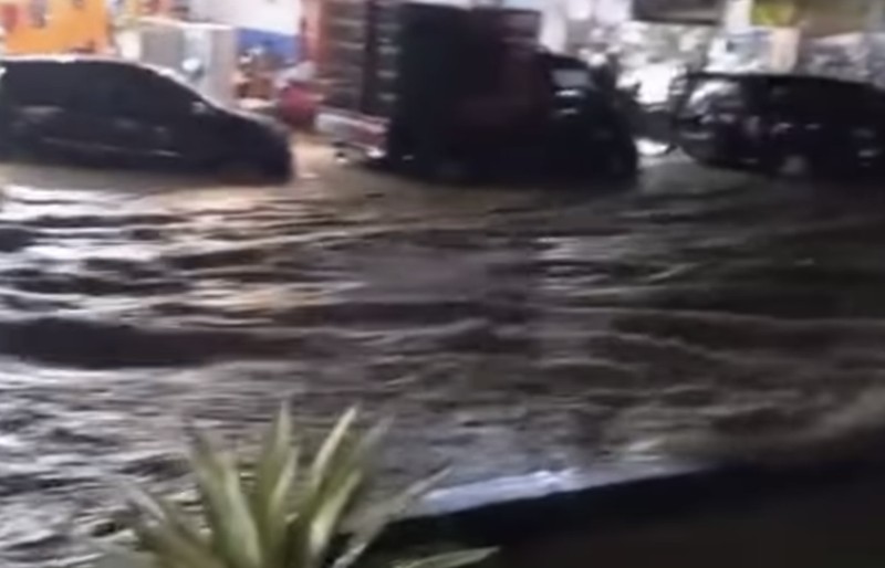 Banjir di daerah Jonggol, Kabupaten Bogor. (Media Sosial via detikcom) Banjir di daerah Jonggol, Kabupaten Bogor. (Media Sosial via detikcom)