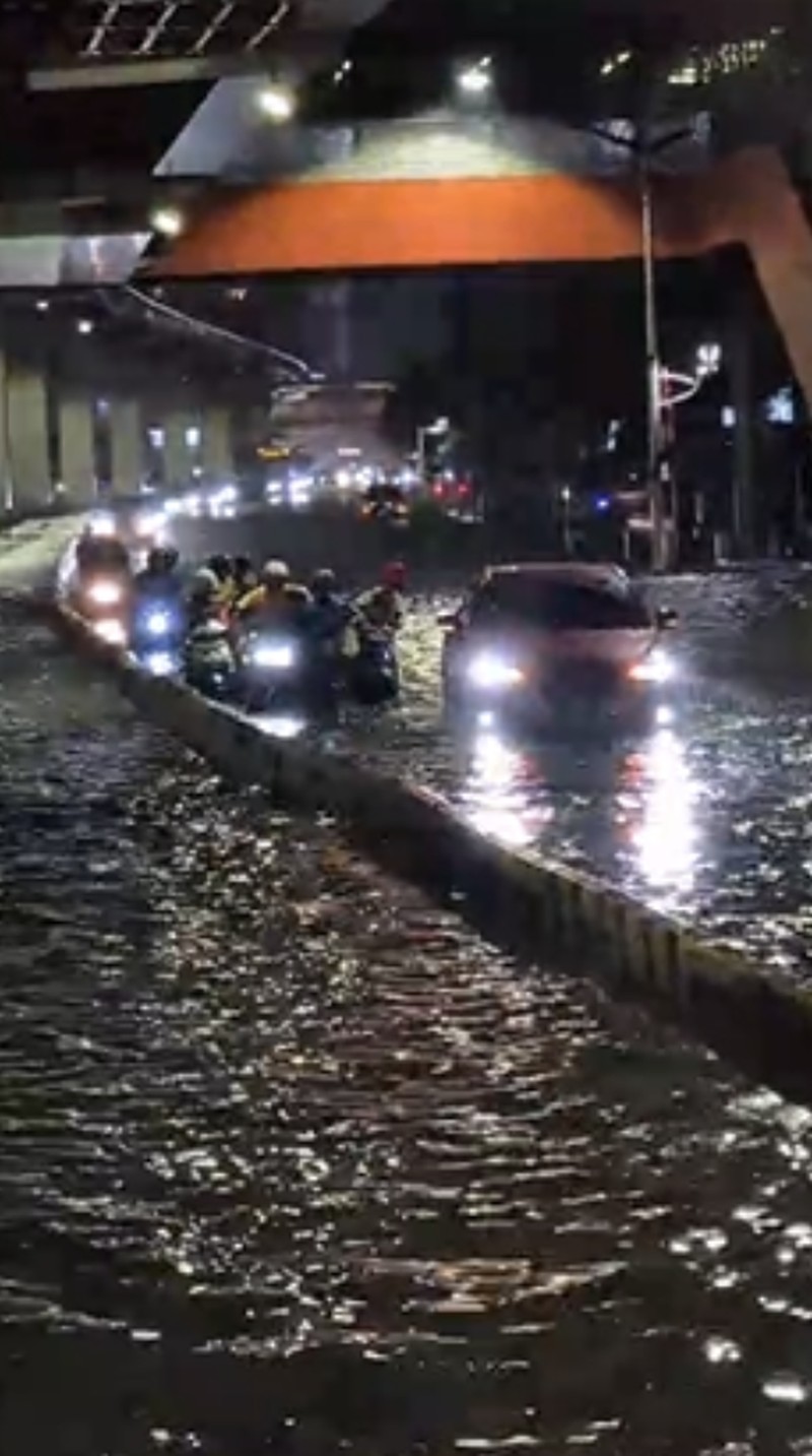 Banjir di daerah Jonggol, Kabupaten Bogor. (Media Sosial via detikcom)