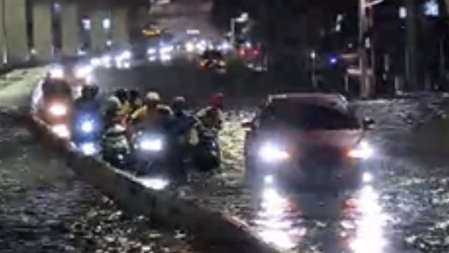 Banjir Jakarta. (X/PT Transjakarta)
