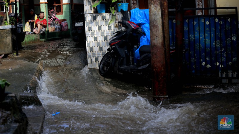 Banjir yang melanda di kawasan Jati Pdang, Jakarta Selatan, Selasa (8/7/2025). (CNBC Indonesia/Muhammad Sabki) Banjir yang melanda di kawasan Jati Pdang, Jakarta Selatan, Selasa (8/7/2025). (CNBC Indonesia/Muhammad Sabki)