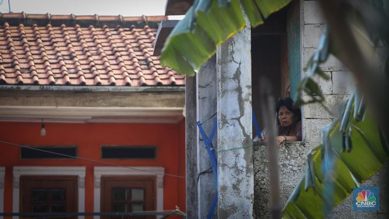 Banjir yang melanda kawasan Kampung Lebak di Kelurahan Teluk Pucung, Bekasi Utara, Selasa (8/7/2025). (CNBC Indonesia/Tias Budiarto)