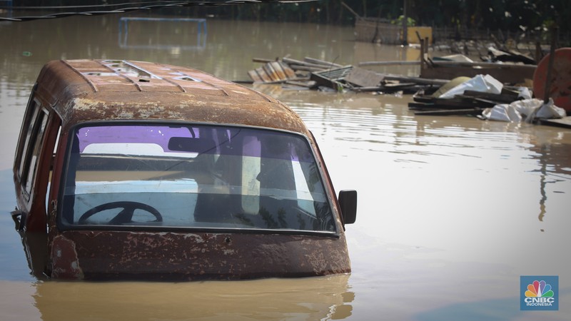 Banjir yang melanda kawasan Kampung Lebak di Kelurahan Teluk Pucung, Bekasi Utara, Selasa (8/7/2025). (CNBC Indonesia/Tias Budiarto) Banjir yang melanda kawasan Kampung Lebak di Kelurahan Teluk Pucung, Bekasi Utara, Selasa (8/7/2025). (CNBC Indonesia/Tias Budiarto)