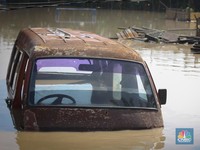 Banjir Bekasi, Air Bah dari Bogor Rendam Mobil-Ternak di Kampung Lebak