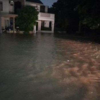 Potret Banjir Kembali Kepung Jabodetabek, Perumahan-Masjid-RS Kena