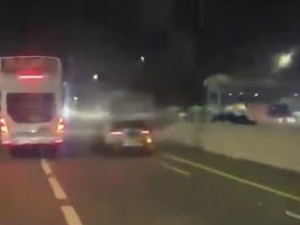 Viral Bus Pepet-Adang Mobil PJR Polisi, Kok Bisa?