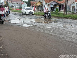 Perbaiki Jalan Rusak, DPUTR Cirebon Geber 114 Paket Betonisasi