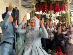 Viral Bukan Buket Bunga, Pengantin Ini Lempar 'Durian' ke Tamu, Bikin Syok Viral Bukan Buket Bunga, Pengantin Ini Lempar 'Durian' ke Tamu, Bikin Syok