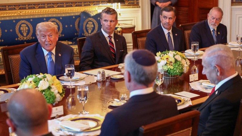 Pertemuan Presiden AS Donald Trump dengan Perdana Menteri Israel Benjamin Netanyahu di Gedung Putih, Washington, D.C., AS, Senin (7/7/2025). (REUTERS/Kevin Lamarque)