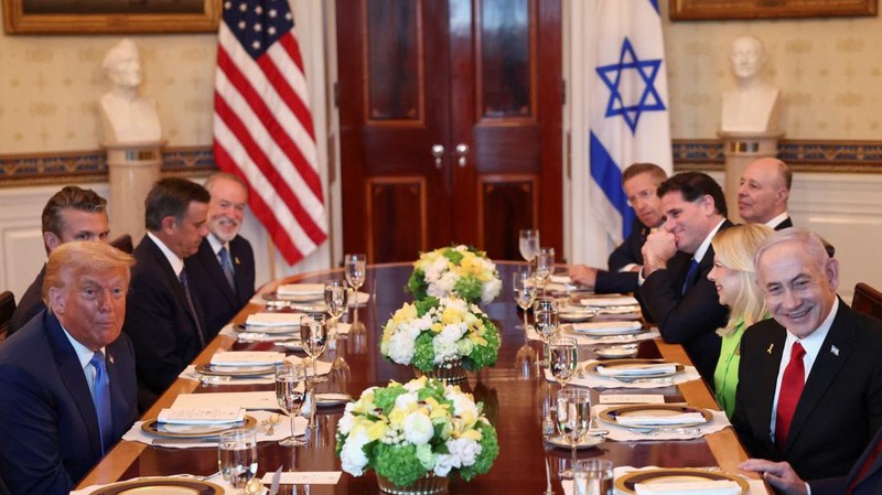 Pertemuan Presiden AS Donald Trump dengan Perdana Menteri Israel Benjamin Netanyahu di Gedung Putih, Washington, D.C., AS, Senin (7/7/2025). (REUTERS/Kevin Lamarque)