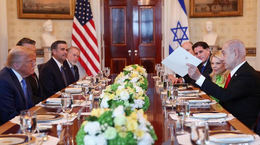 Pertemuan Presiden AS Donald Trump dengan Perdana Menteri Israel Benjamin Netanyahu di Gedung Putih, Washington, D.C., AS, Senin (7/7/2025). (REUTERS/Kevin Lamarque)