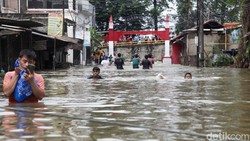 Video: Banjir Ciledug Indah Mulai Surut, Kendaraan Sudah Bisa Melintas