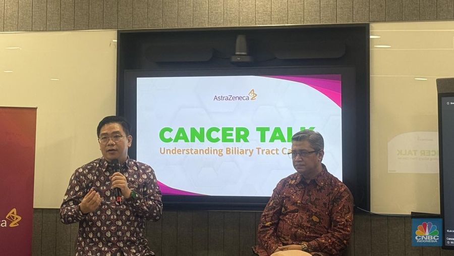 Prof. DR. dr. Ikhwan Rinaldi saat acara Cancer Talk bersama AstraZeneca di kawasan Jakarta Selatan, Selasa (8/7/2025). (CNBC Indonesia/Lynda Hasibuan)