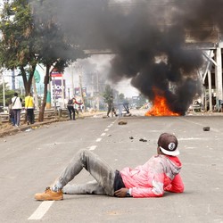 Negara Chaos! Polisi Tembak Kerumunan Pengunjuk Rasa-11 Orang Tewas