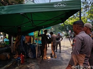 Puluhan PKL Liar di Jalan Pimpong Palembang Ditertibkan, Gerobak Diangkut