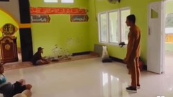 Kades di Sinjai Klarifikasi Usai Viral Masuk Masjid Pakai Sepatu