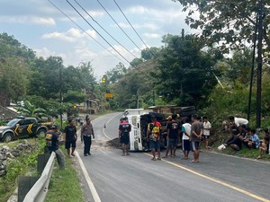 Truk Pasir Terguling di Tanjakan Pok Cucak Gunungkidul, Evakuasi Butuh 2 Jam
