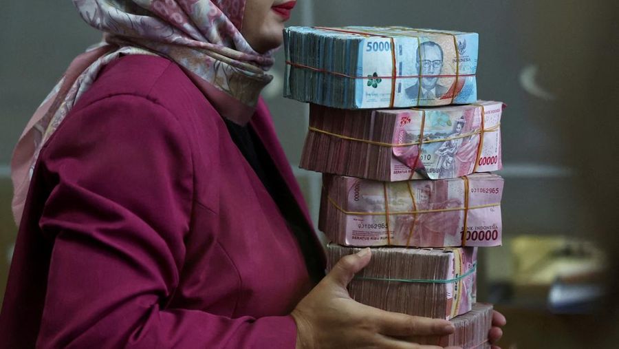 Uang rupiah. (REUTERS/Willy Kurniawan/File Photo)