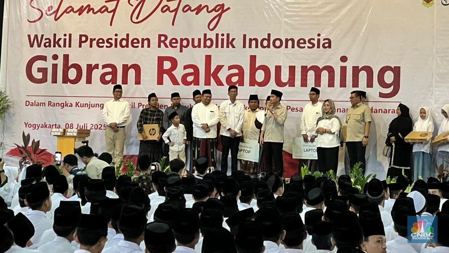 Wapres Gibran Rakabuming Raka mengunjungi Pondok Pesantren Sunan Pandanaran di Sleman, Yogyakarta, Selasa (8/7/2025). (CNBC Indonesia/Halimatus Sa’diyah)