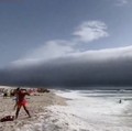 Tsunami Raksasa Hantam Langit Negara Eropa, Warga Panik