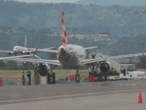 Video: Bandara di Italia Ditutup Setelah Pria Tewas Tersedot Mesin Pesawat