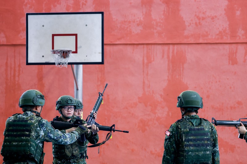 Para prajurit cadangan menerima pelatihan selama latihan militer tahunan Han Kuang di Taoyuan, Taiwan, Rabu (9/7/2025). (REUTERS/Ann Wang) Para prajurit cadangan menerima pelatihan selama latihan militer tahunan Han Kuang di Taoyuan, Taiwan, Rabu (9/7/2025). (REUTERS/Ann Wang)