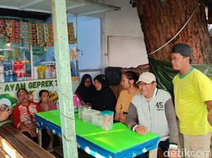 Pedagang Probolinggo Protes Relokasi Tenda Darurat Tak Ada Air-Listrik