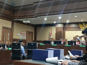 Pengacara Tom Lembong: Jaksa Tak Mampu Hadirkan Rini Soemarno dan Jokowi