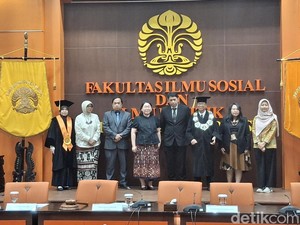 Praktisi Media Niki Charles Raih Gelar Doktor Ilmu Komunikasi UI