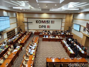 Panja Revisi KUHAP Tolak Usulan Saksi Dilarang ke Luar Negeri