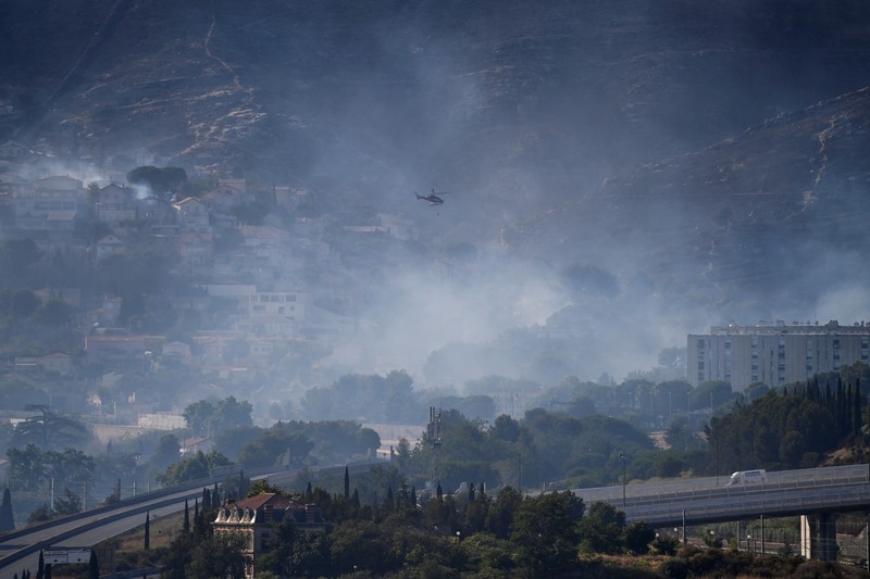 Pemandangan rumah yang terbakar akibat kebakaran hutan di distrik L'Estaque, Marseille, Prancis selatan, 9 Juli 2025. Pemandangan rumah yang terbakar akibat kebakaran hutan di distrik L'Estaque, Marseille, Prancis selatan, 9 Juli 2025. (REUTERS/Alexandre Dimou)