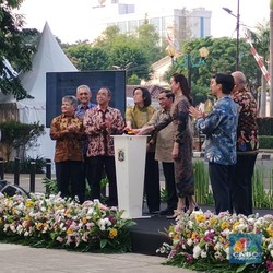 Sri Mulyani-Pramono 'Satukan' Lapangan Banteng & Gedung AA Maramis