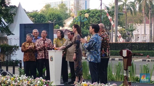 Sri Mulyani-Pramono 'Satukan' Lapangan Banteng dan Gedung AA Maramis