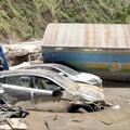 Potret Mobil-Truk Tersapu Banjir Bandang , 9 Tewas-19 Hilang