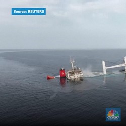 Detik-detik Tenggelamnya Kapal di Laut Tengah oleh Houthi