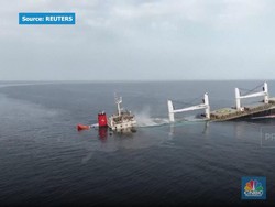 Detik-detik Tenggelamnya Kapal di Laut Tengah oleh Houthi