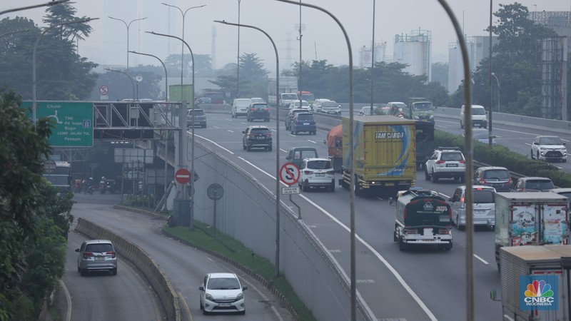 Dinas Perhubungan Kota Bekasi, Hari ini memberlakukan Manajemen Rekayasa Lalu Lintas (MRLL) di kawasan Komsen, Kota Bekasi, Jawa Barat, Kamis (10/7/2025). (CNBC Indonesia/Tri Susilo) Dinas Perhubungan Kota Bekasi, Hari ini memberlakukan Manajemen Rekayasa Lalu Lintas (MRLL) di kawasan Komsen, Kota Bekasi, Jawa Barat, Kamis (10/7/2025). (CNBC Indonesia/Tri Susilo)