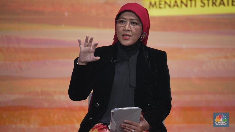 Direktur Komunikasi PT IMIP, Emilia Bassar dalam program CNBC Indonesia Mining Zone di Jakarta, Kamis (10/7/2025). (CNBC Indonesia/Tias Budiarto)