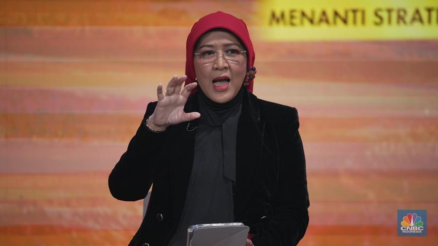 Direktur Komunikasi PT IMIP, Emilia Bassar dalam program CNBC Indonesia Mining Zone di Jakarta, Kamis (10/7/2025). (CNBC Indonesia/Tias Budiarto)