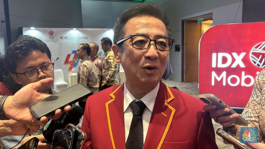 Hermanto Tanoko Hadiri Listing MERI di Bursa Efek Indonesia. (CNBC Indonesia/Zefanya Aprilia)