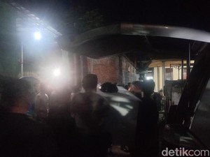 Tangis Keluarga Pecah Saat Jenazah Korban KMP Tunu Pratama Asal Buleleng Tiba